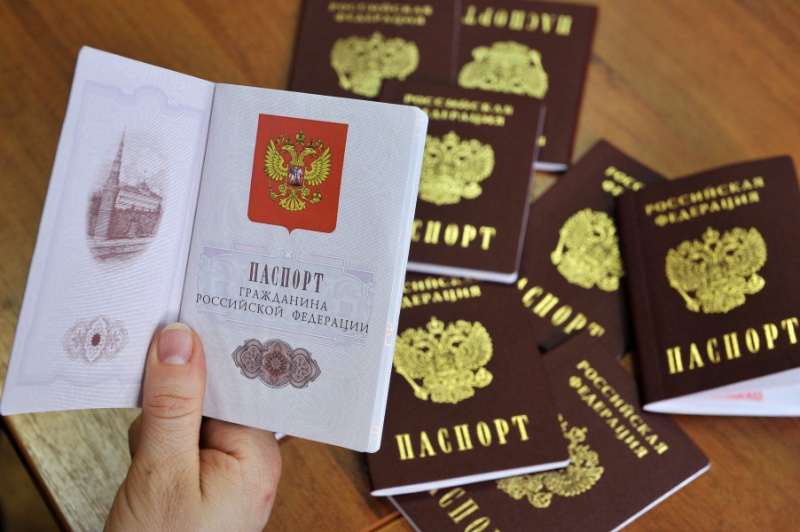 189 оренбуржцев получили паспорт за час (видео)